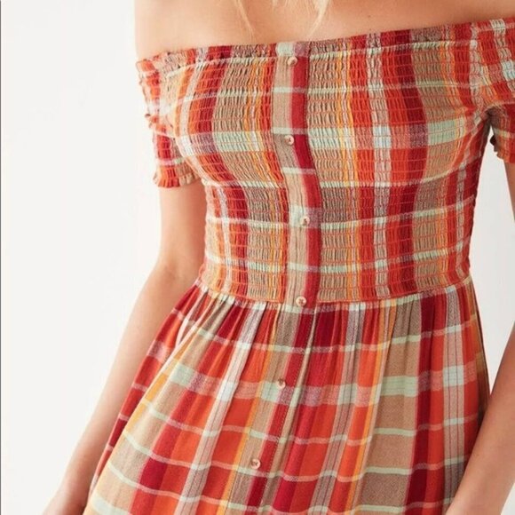 UO Urban Outfitters  Monica Smocked Off-The-Shoulder Midi Dress S Small - Picture 6 of 13